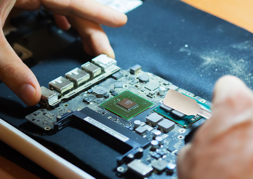 How to Remove Thermal Paste From CPUs and GPUs Without Leaving Fibers